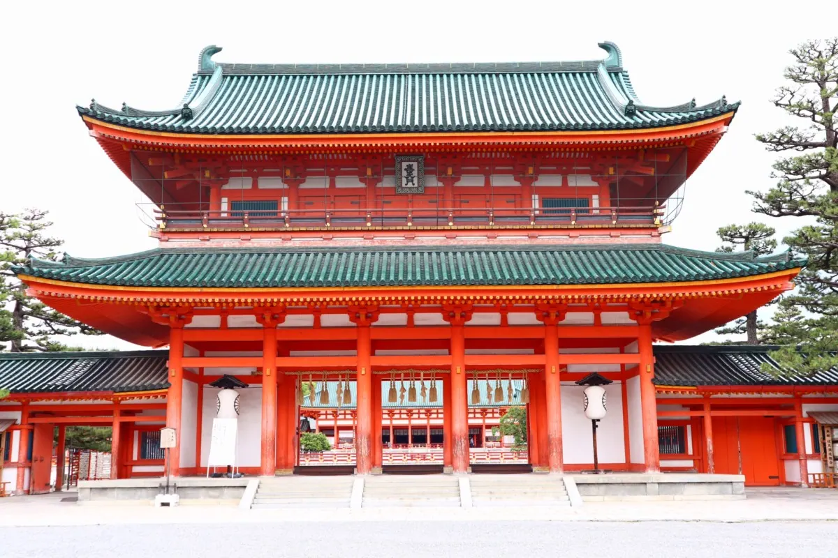 平安神宮｜幕末の動乱後に創建された、上質な異空間に惹かれる宮殿
