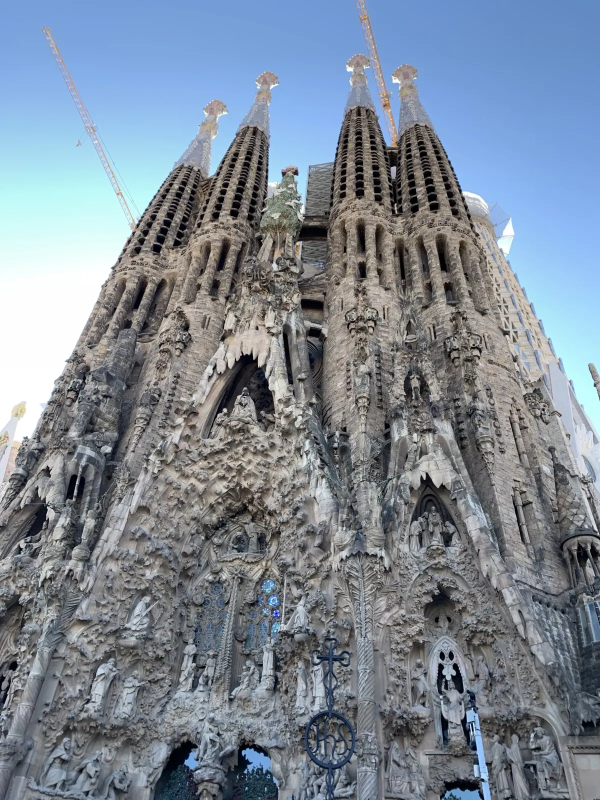サグラダ・ファミリア｜ガウディの意思を受け継ぐ2026年完成の世界遺産