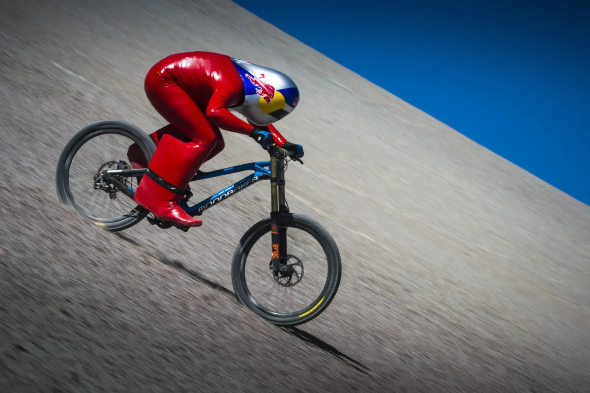 時速167km/h！チリ・アタカマ砂漠でMTBダウンヒルの世界記録を樹立