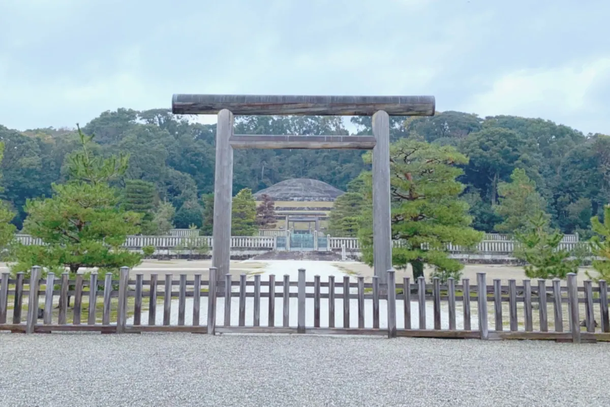 伏見桃山御陵|明治天皇が眠る墓は、豊臣秀吉が築いた伏見城跡地の画像2