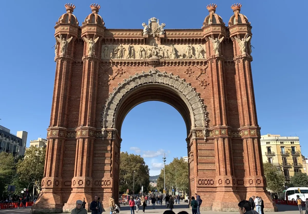 バルセロナ凱旋門｜1888年のバルセロナ万博を記念に建てられたレンガ門