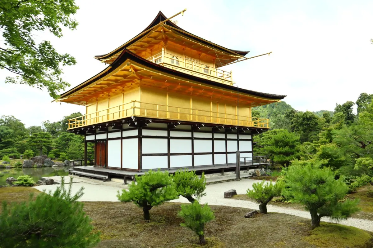金閣寺｜正式名称は鹿苑寺。極楽浄土の世界を華やかに表現した世界遺産の画像2