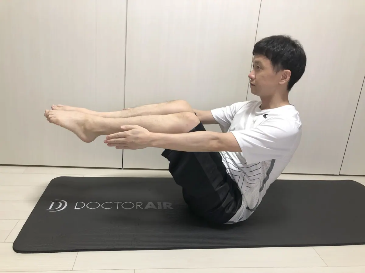 「V字」ポーズで腹筋｜山下章雄トレーナーの体改善メソッド⑤