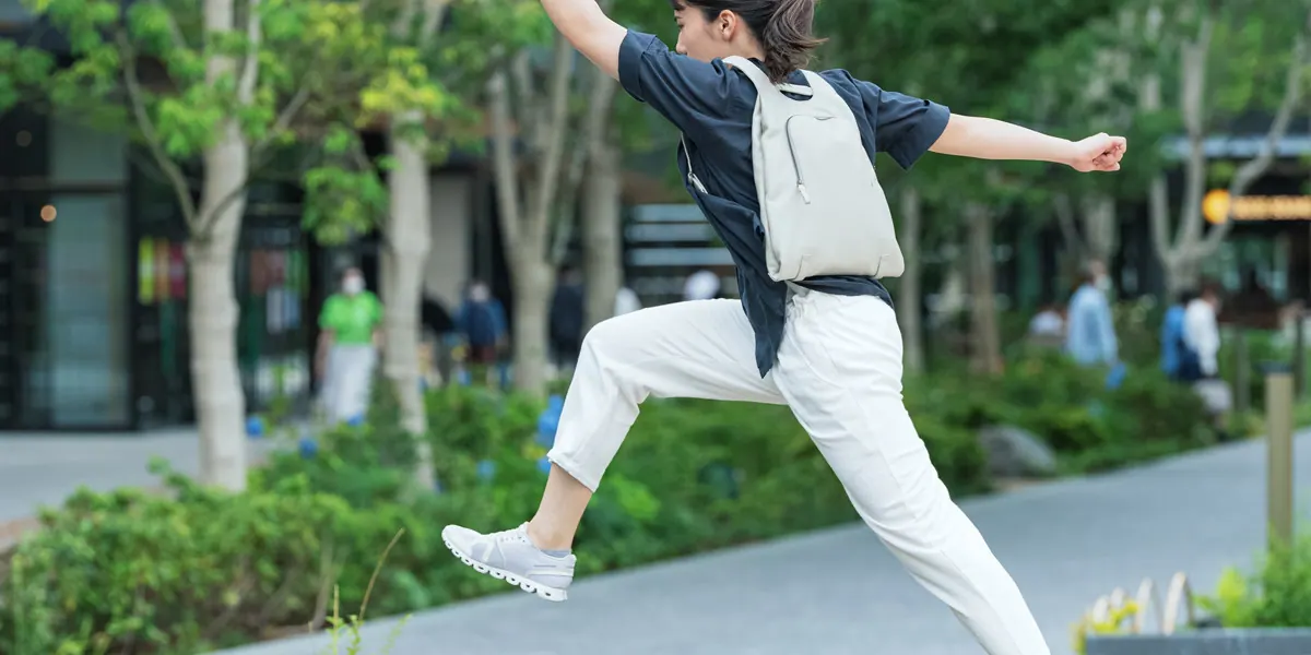 体に吸いつく超薄型バックパック『Minimatou –身にまとう-』で新感覚を!