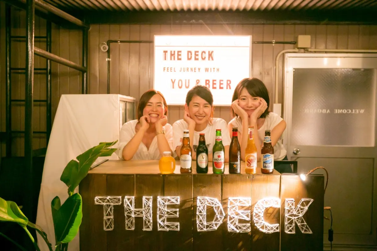 神戸南京町に誕生した、世界のビールと気分を楽しめる「THE DECK」が熱い