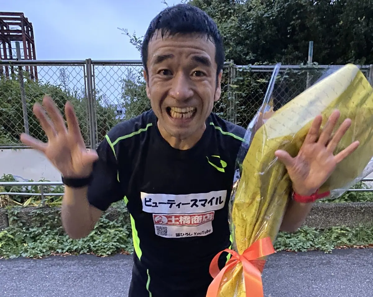 猫VS夏は、猫の勝ち!100kmマラソンで100個のギャグも披露しながらゴール!