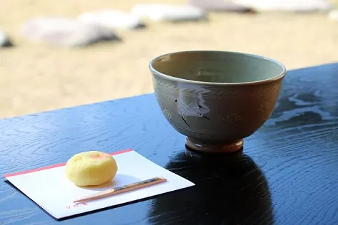 蓮の花を眺めながら抹茶を堪能する！びわこ文化公園でイベント開催中の画像6