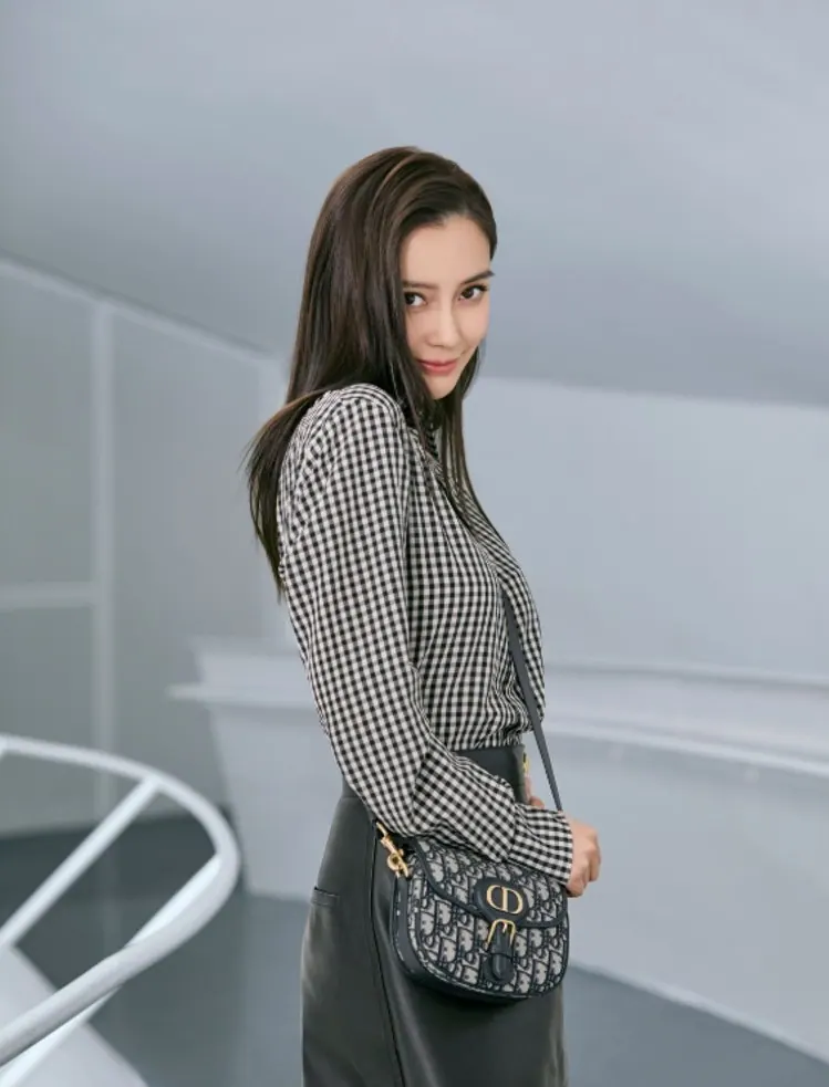 【DIOR】世界のセレブリティが愛用する最新「ディオール ボビー」を紹介