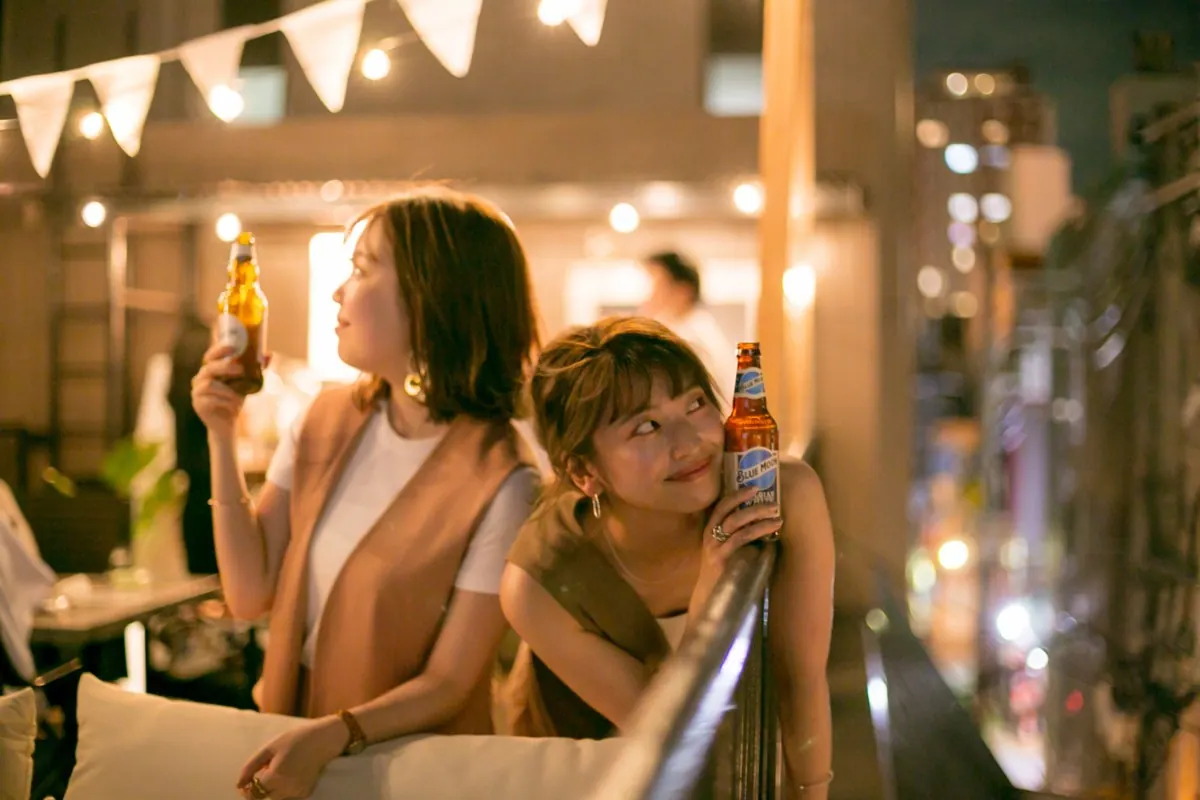 「フルムーンナイトon THE DECK」焼き豚まん&満月ビールでお月見を楽しむ！