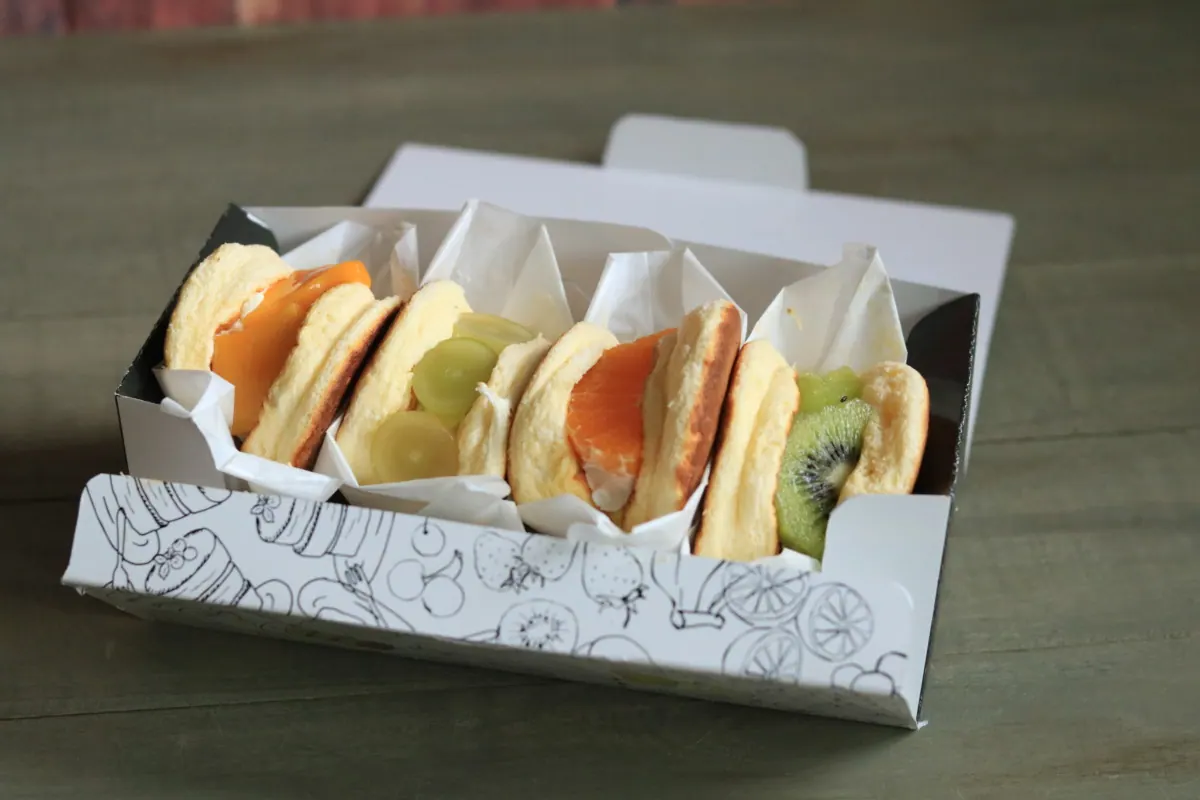 aix cacfe行列のできるカフェからパンケーキのフルーツボックスが登場の画像1