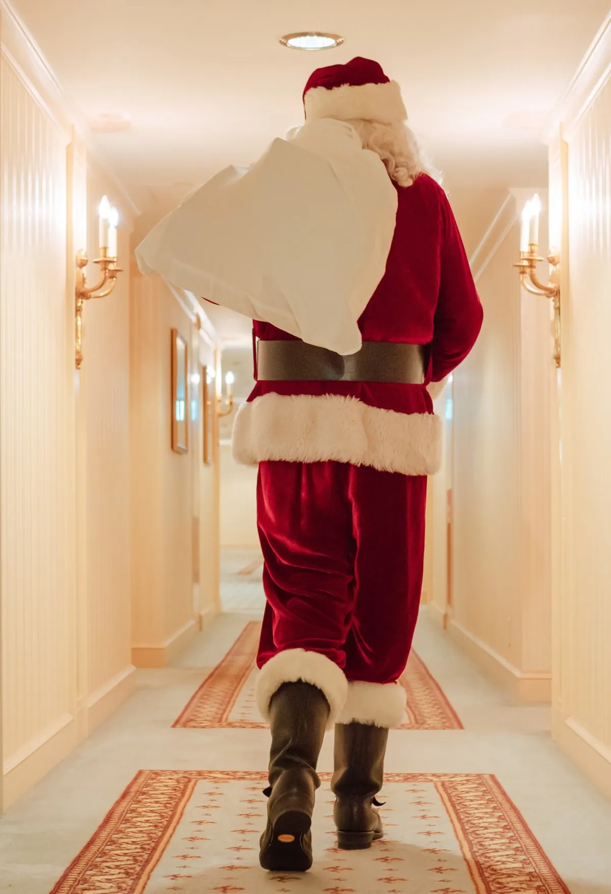 【リーガロイヤルホテル 大阪】プレゼントを大捜索する、クリスマス宿泊プランがユニーク！