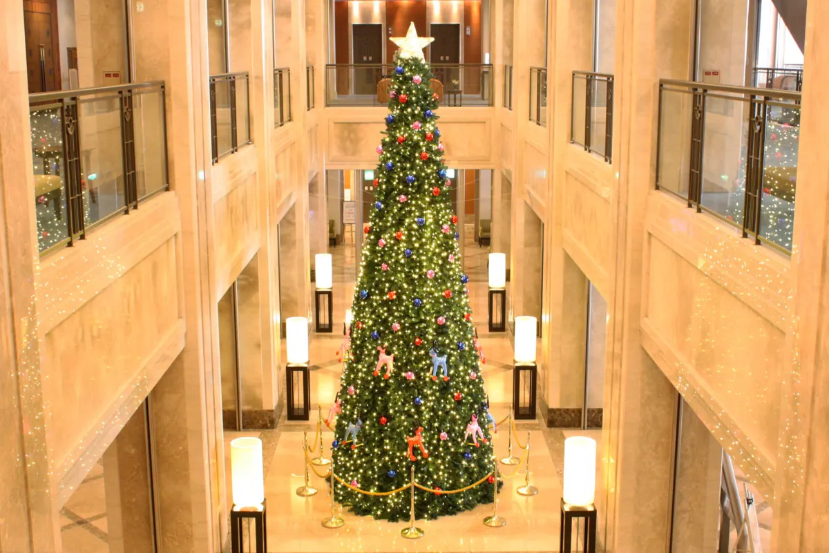 【ホテル日航奈良】鹿が輝きを放つ、クリスマスツリーが登場！