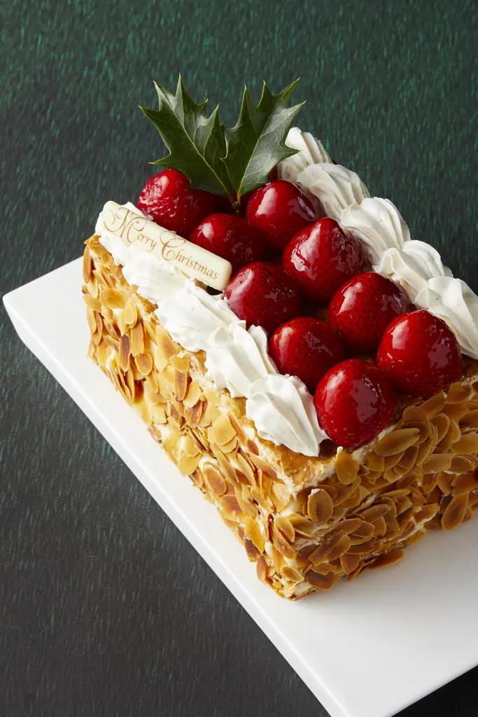 【苺のミルフィーユ】がクリスマスバージョンで登場！〜北野異人館 旧ムーア邸〜