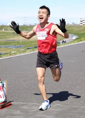 猫ひろし、にゃー！も聞こえない強風の中、マラソンで見事に優勝!!の画像2