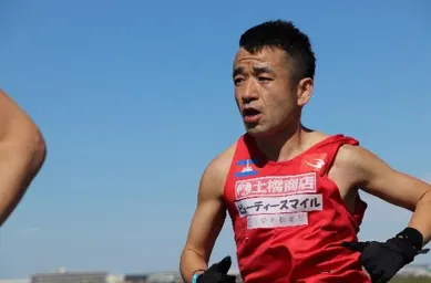 猫ひろし、にゃー!も聞こえない強風の中、マラソンで見事に優勝!!