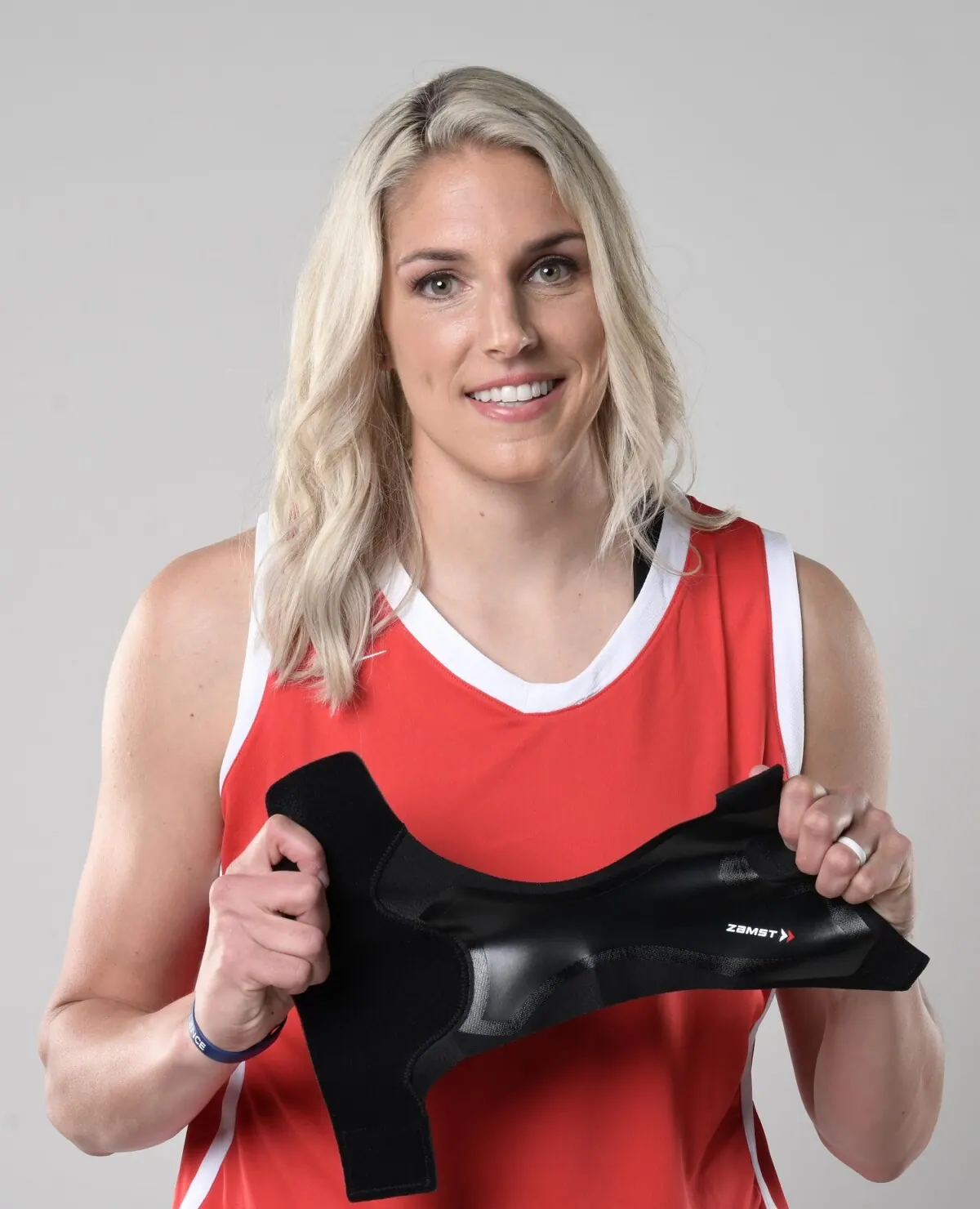 ザムストアメリカ女子プロバスケットボール選手 エレーナ・デレ・ダンとスポンサーシの画像2