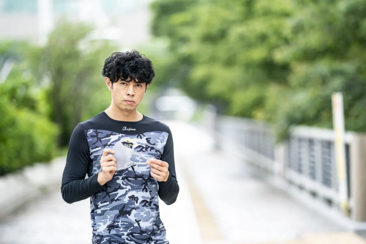 小島よしお、ランニングでZAMSTマウスカバーを着けるワケ呼吸をしやすくてカッコの画像1
