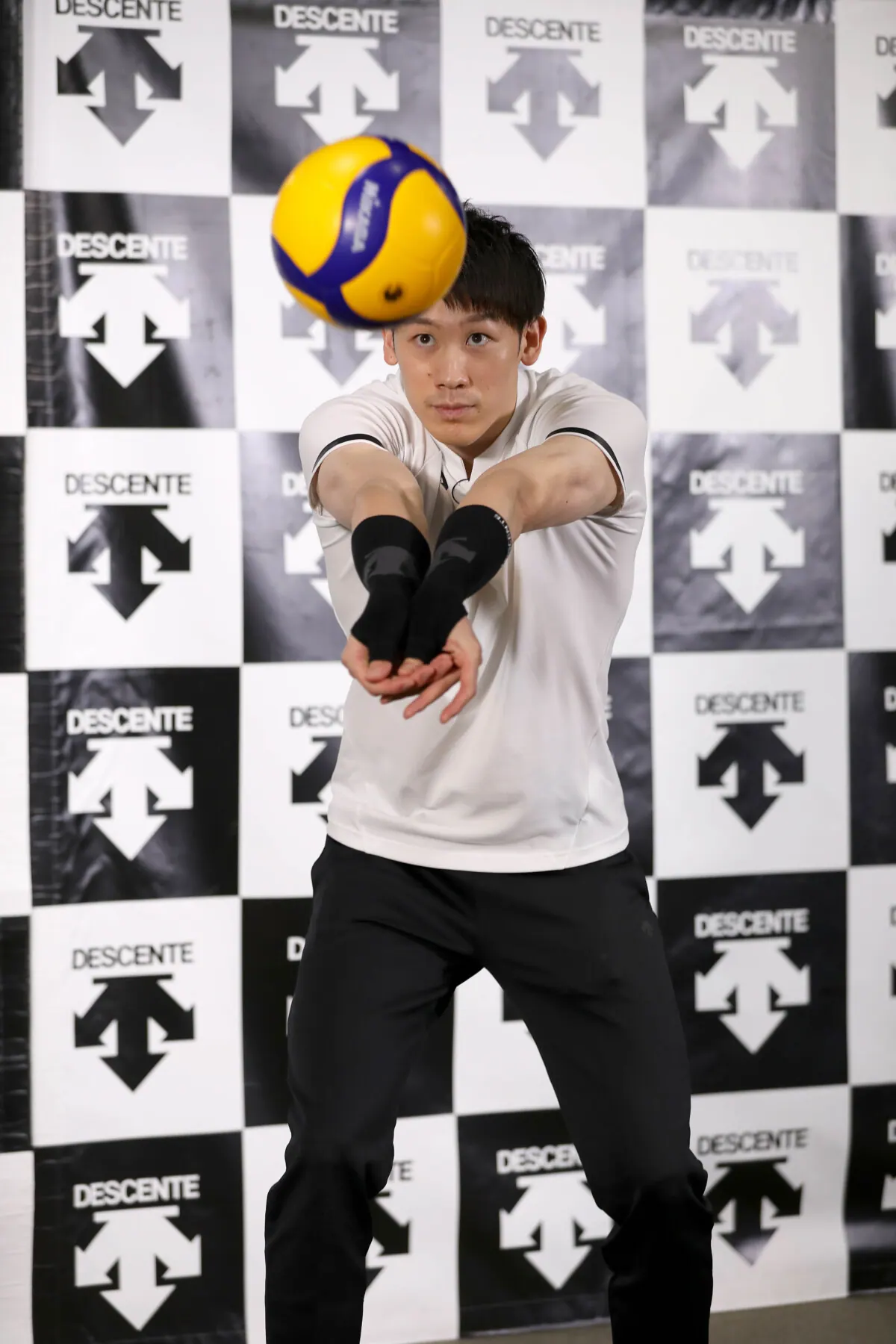 石川祐希、デサントとリストサポーターを共同開発したワケ腕の痛みを解決するための画像3