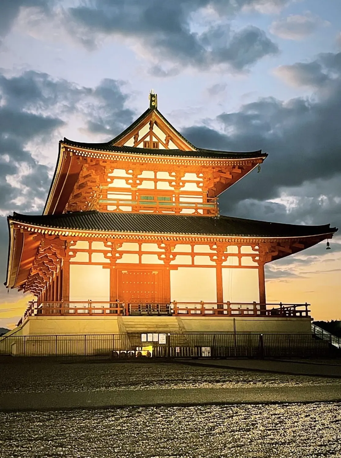 神秘的・幻想的な空間と建造物から成る、〇〇時代の都！？