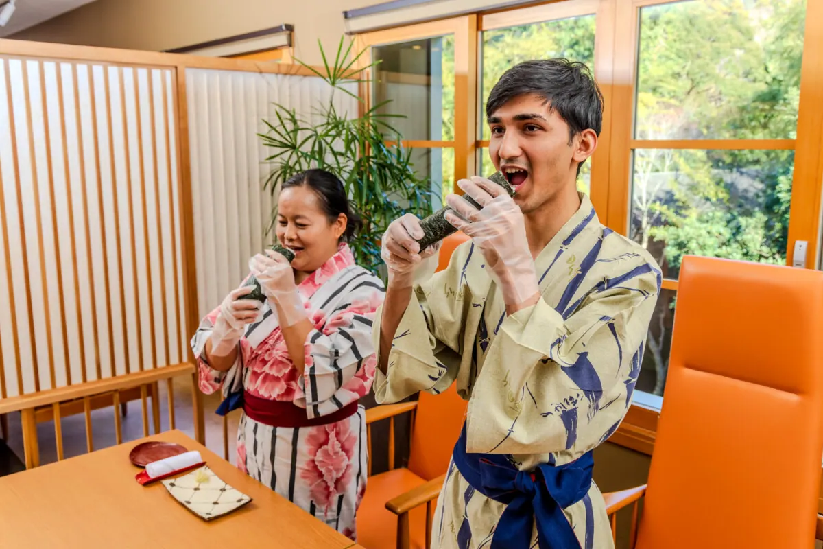 “黙って食べる”意味を知る。恵方巻を「消費」から「文化体験」へ再定義する、旅館で福を呼ぶ体験プログラムを開始