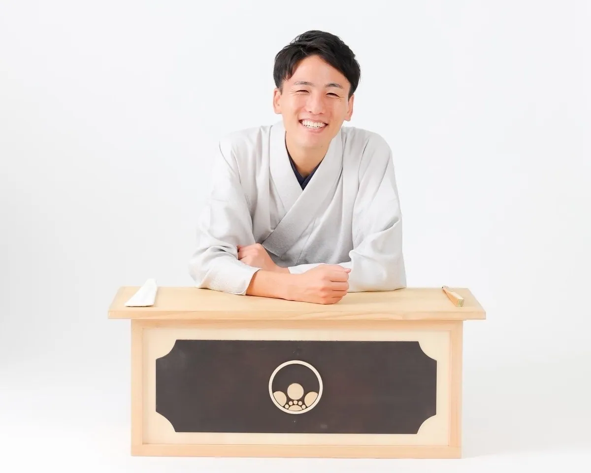講談師の旭堂南歩