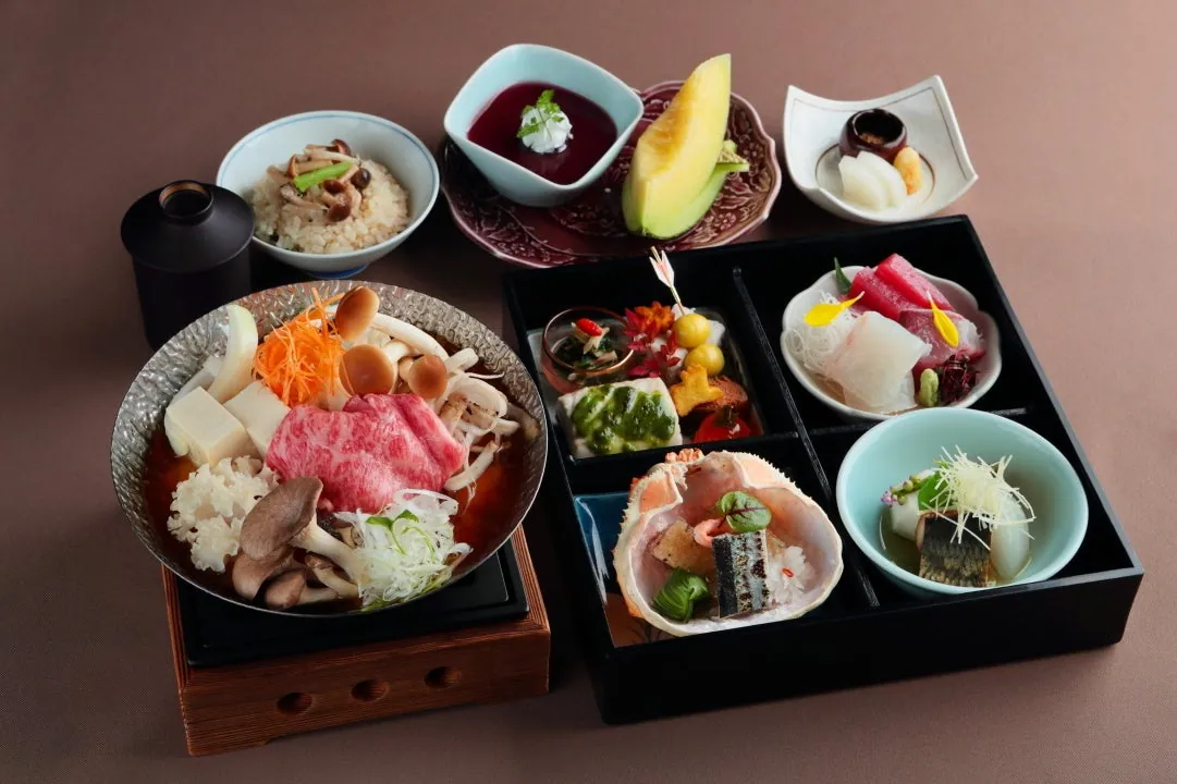 An image of the Autumn Colors Gozen, with a small hot pot, sashimi and small dishes