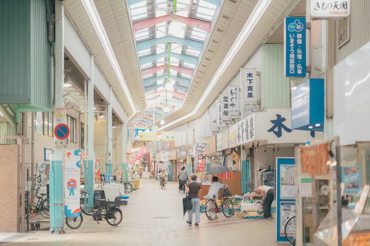 大阪・布施に映画館をもう一度、SEKAI HOTELと土間シネマが2027年春に商店街で上映会