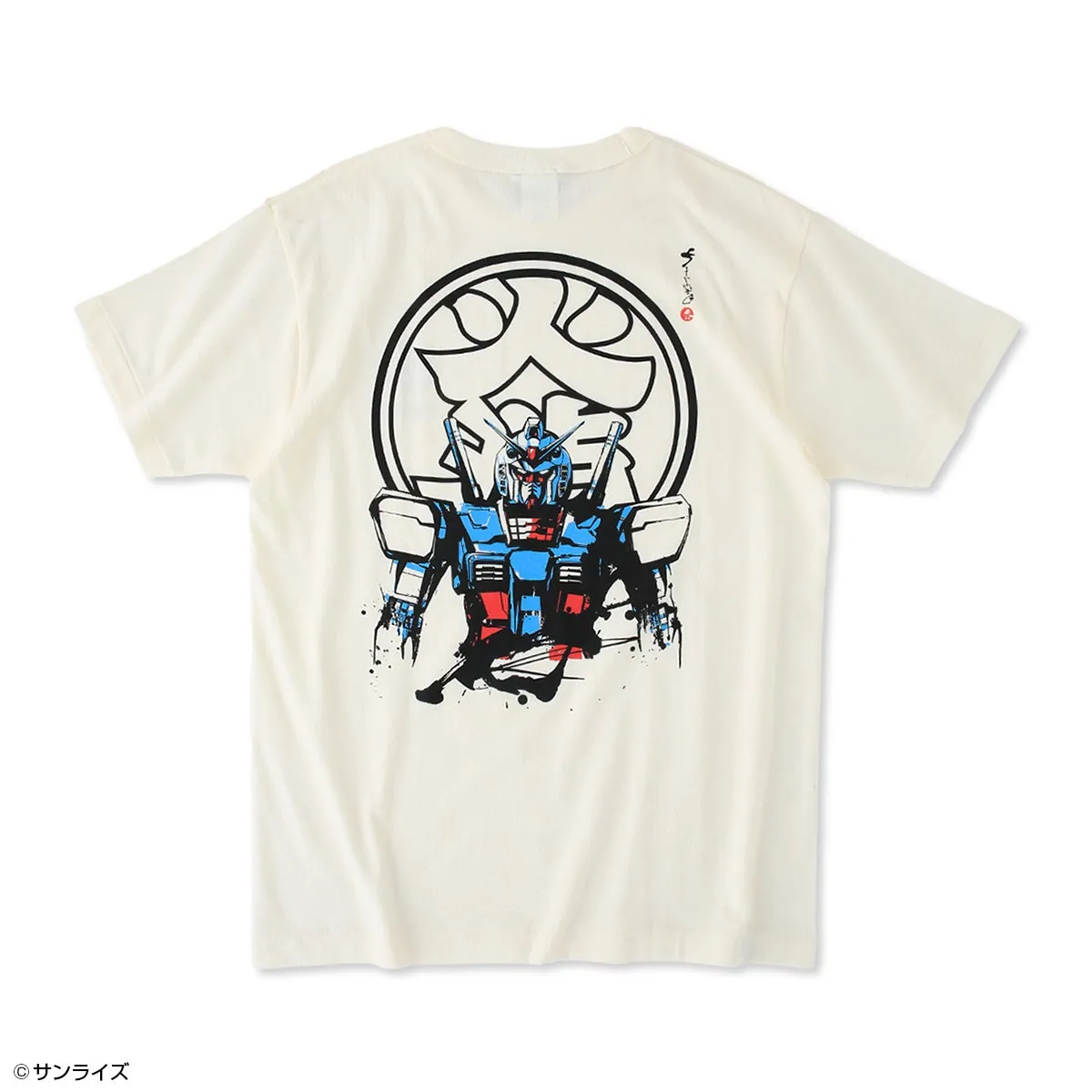 紺色のフード付きダウンジャケット。胸と袖にエンブレムのワッペンが付く