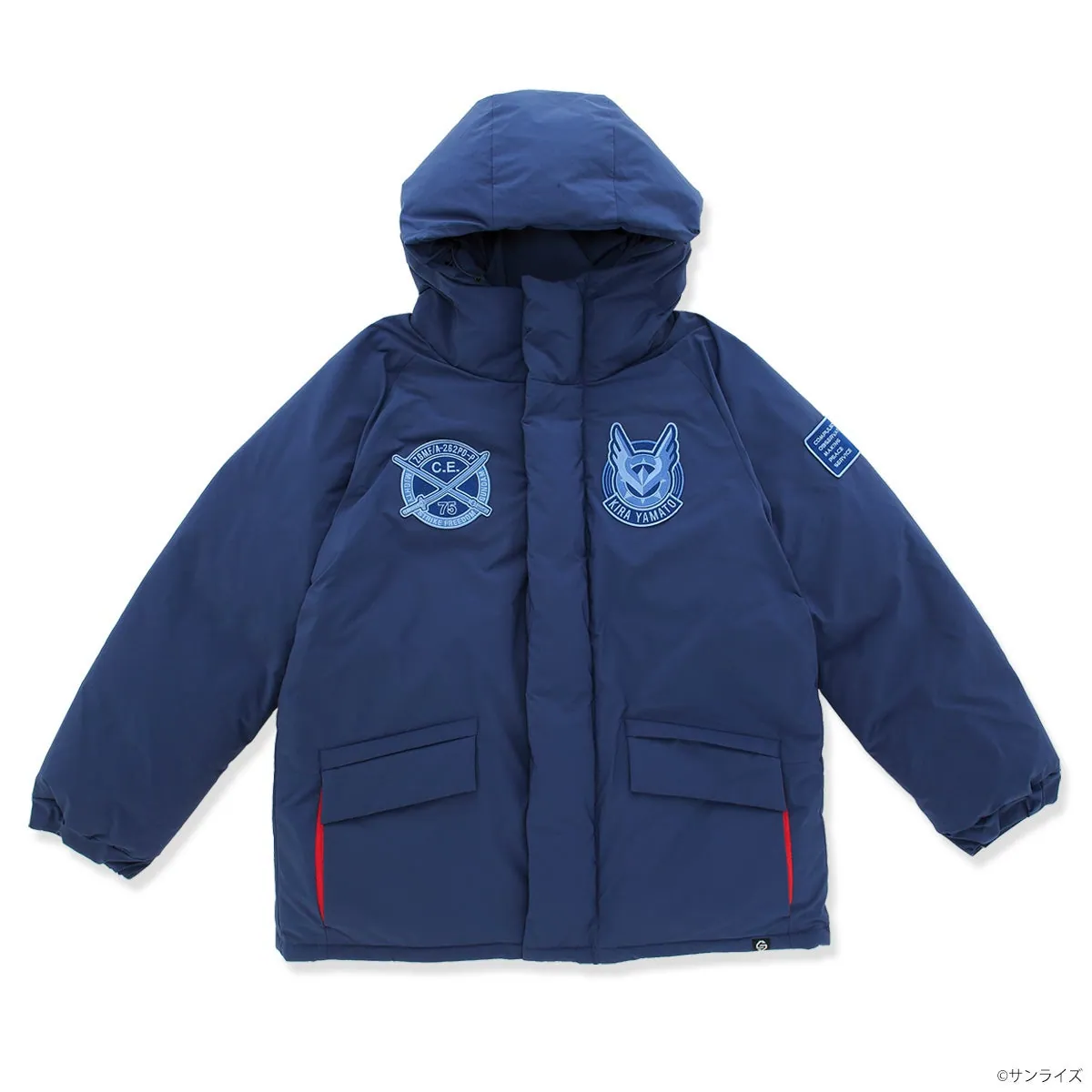 筆で描いたような青いガンダムの絵柄が背中にあるクリーム色のTシャツ