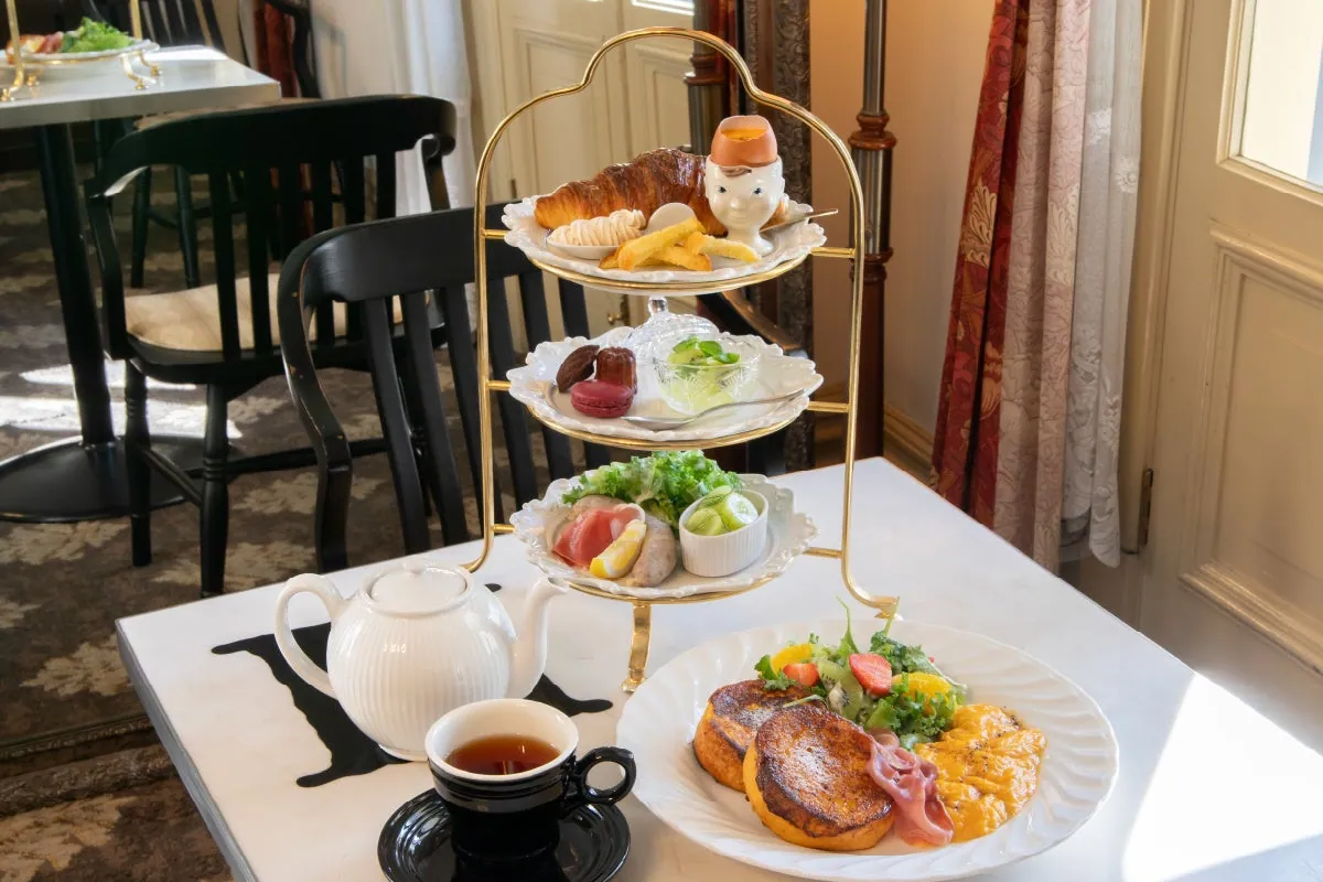 Weekend and holiday breakfast from 8:00 at Kobe’s historic Salon15 TOOTH TOOTH, starting Oct 31