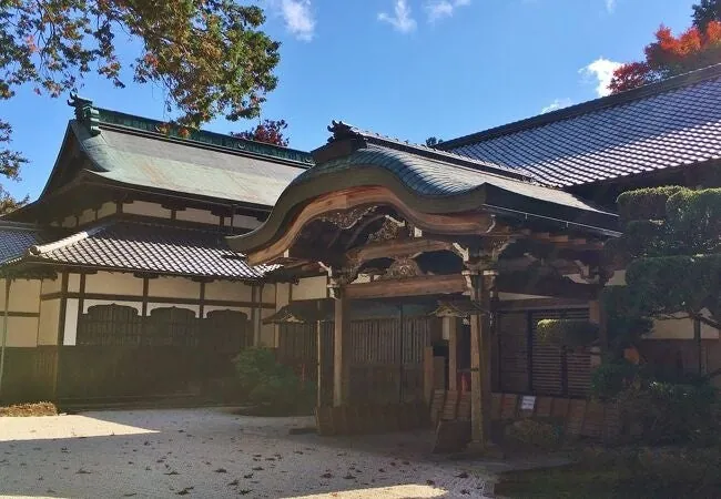 The entrance of the Enryaku-ji Daishoin, with its eye-catching curved gable porch
