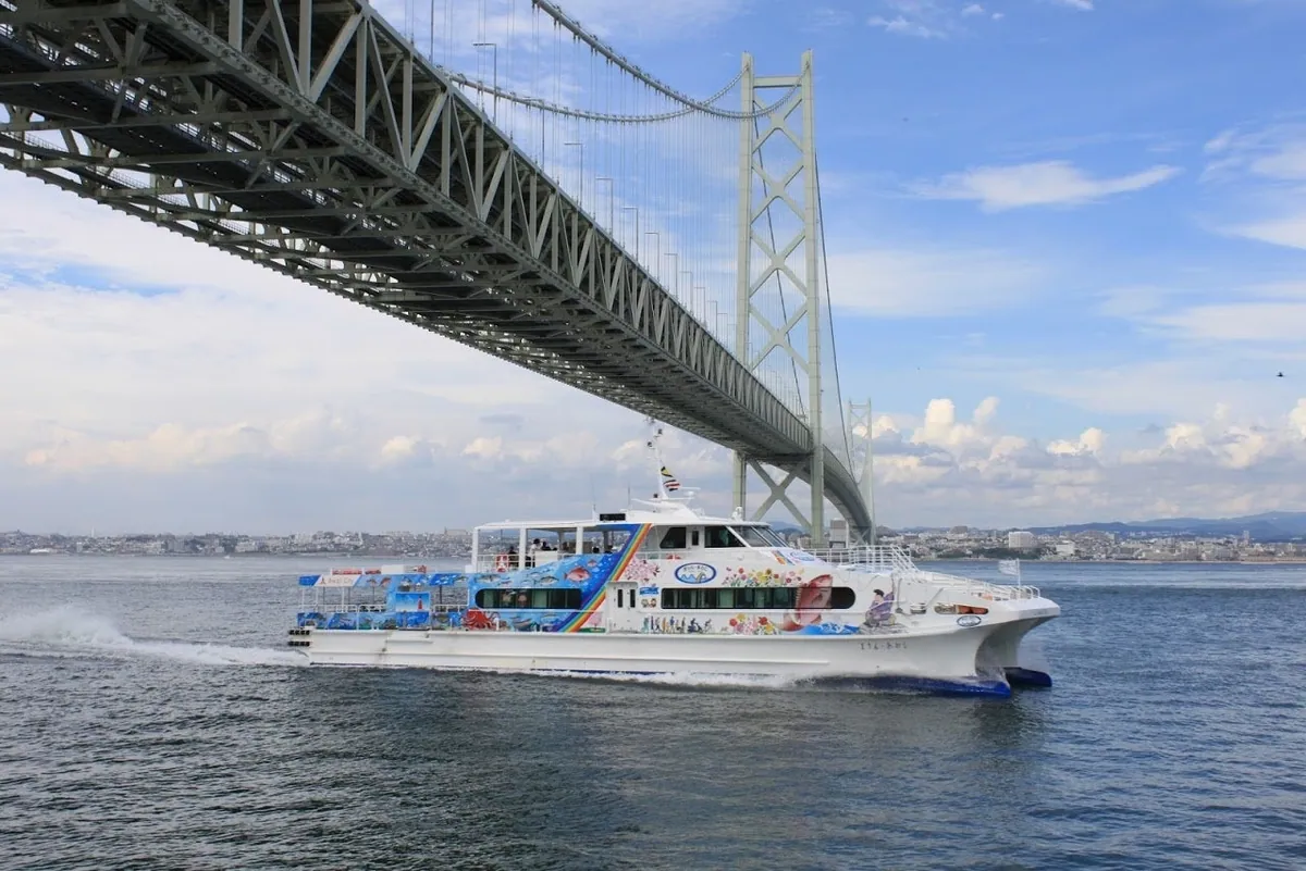 明石から高速船で淡路島へ、海上バレエ「リブリスの本」を往復運賃込みの2,400円で